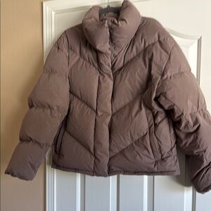 Aritzia Women's Puffer Jacket in Taupe
